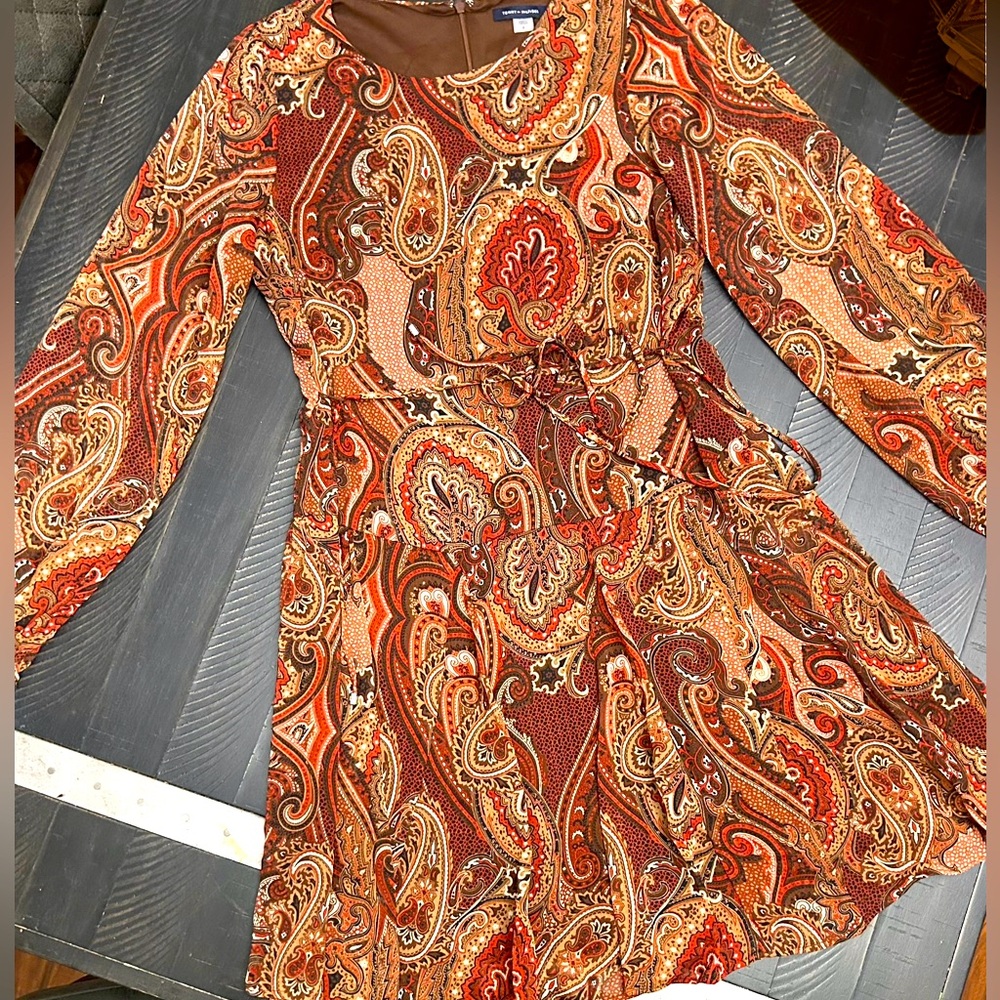 Tommy Hilfiger
NWT Women's Paisley Tie-Waist Long Sleeve Dress